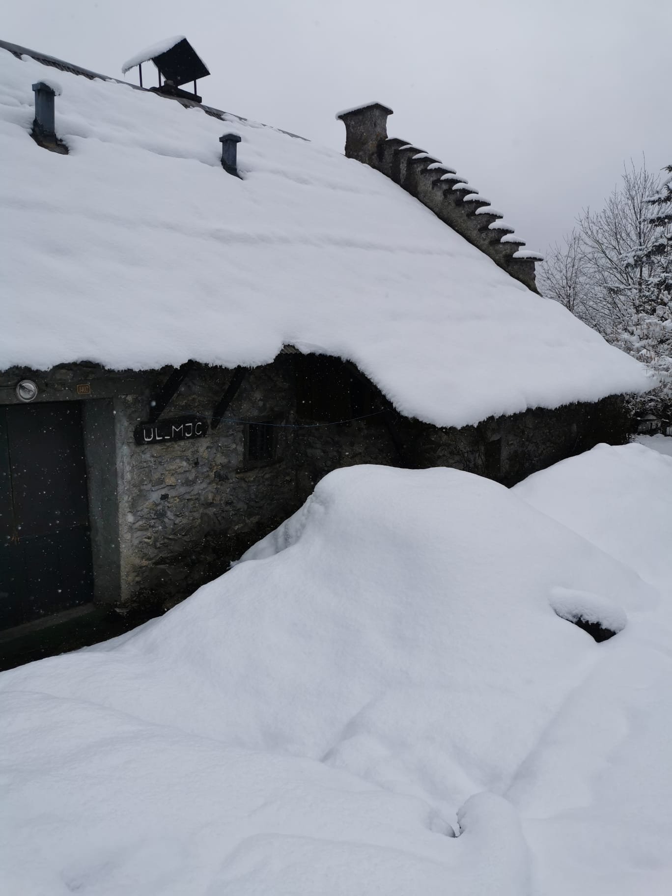 Le chalet ULMJC sous la neige à l'Alpe du Grand Serre
