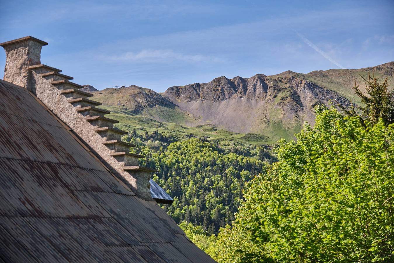 Façade du chalet ULMJC à l'Alpe du Grand Serre en été
